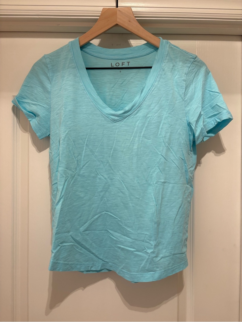 Women’s LOFT V-neck tee size S
